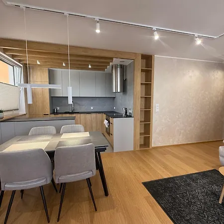 Ann Wooden Station Apartament *