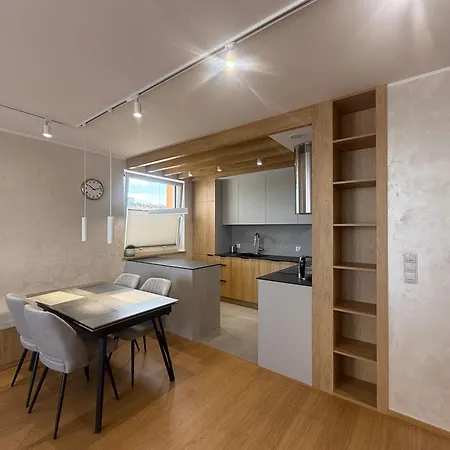 Ann Wooden Station Apartament *