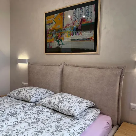 Ann Wooden Station Apartament *